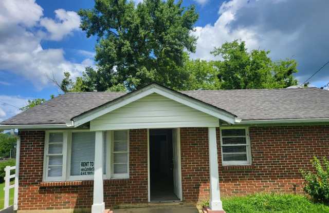 Nice 3 bedroom 1 bath in heart of Woodbury - 216 East High Street, Woodbury, TN 37190