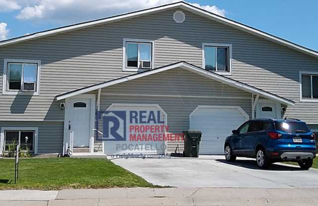 Updated 3 Bedroom 2 bath Townhome - 94 Plateau Drive, Pocatello, ID 83204