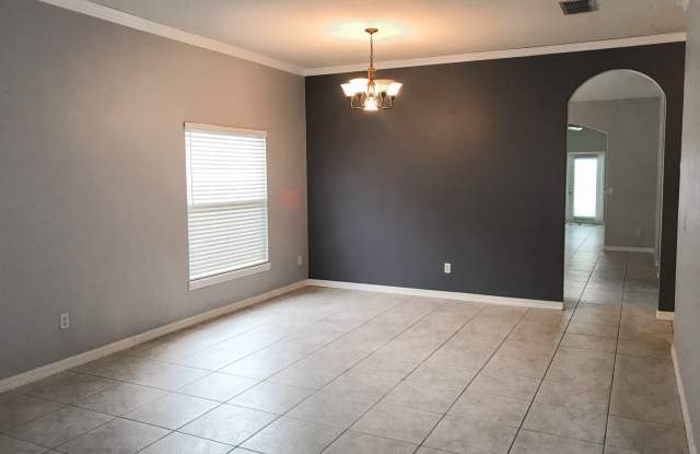 Exquisite 3 Bed 2 Bath Home For Rent in Orlando, FL AVAILABLE SEPTEMBER!!! Gallery 3