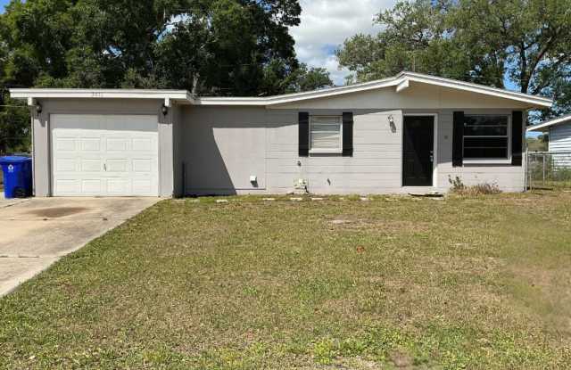 2BR Home in South Lakeland – Move-In Ready photos photos