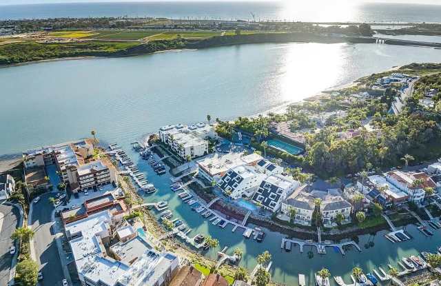 Luxury Condo in Bristol Cove Gallery 1