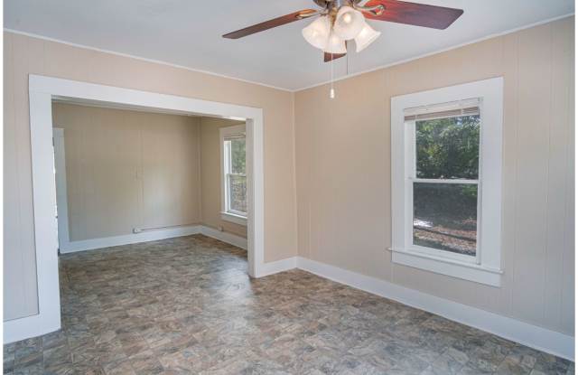 Pet-Friendly 3 Bedroom Home Near Downtown — Dogs & Cats Welcome Gallery 3