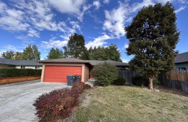 3068 Milhoan Dr - 3068 Milhoan Drive, Medford, OR 97504