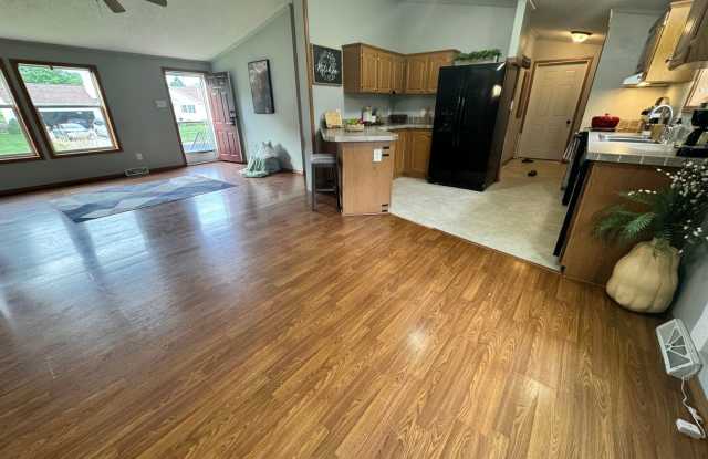 4 Bedroom, 3 Bathroom Home for Rent in Raymond, Ia Gallery 1