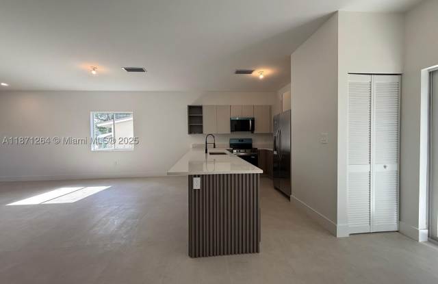 2788 NW 9th Pl Gallery 4