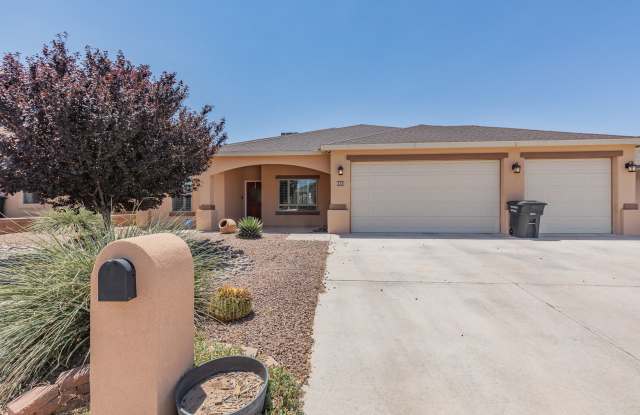 4 Bedroom 2 bath Beautiful Home photos photos