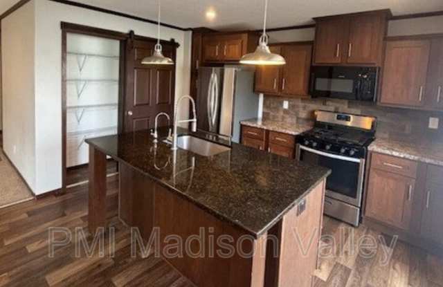 707 Washington Street - 707 Washington Street, Belgrade, MT 59714