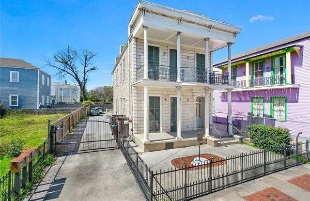 1423 N CLAIBORNE Avenue Gallery 1