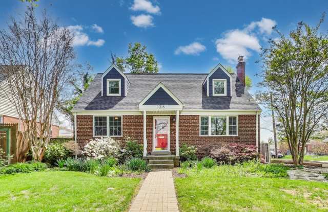 Charming 4 Bedroom, 2 Bath Cape Cod! photos photos