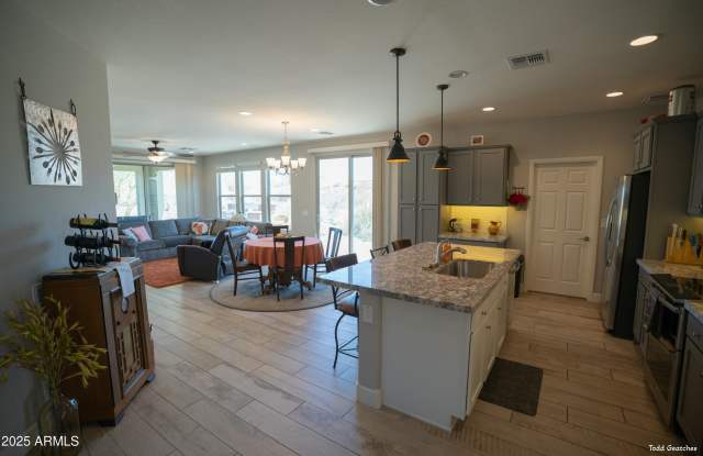 3231 HUCKLEBERRY Way Gallery 2