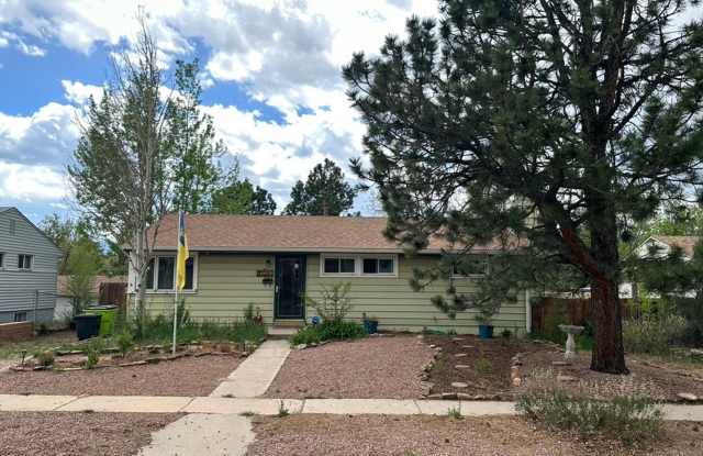 CUTE 3BD RANCHER WITH CHARACTER IN CENTRAL COLORADO SPRINGS photos photos