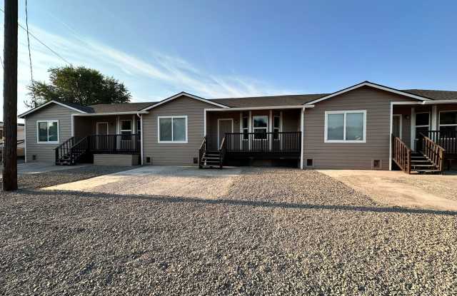 Newly Remodeled 3 Bedroom Tri-Plex in Prineville photos photos