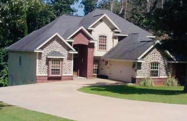 Beautiful 4 Bedroom 2 1/2 bath Great location! photos photos