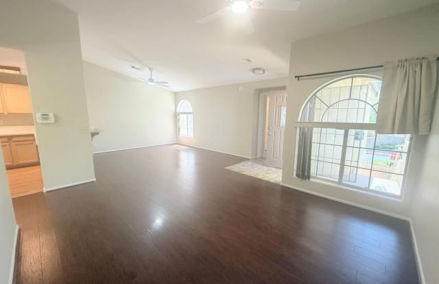 Charming corner unit condo. - 7061 Roscoe Avenue, Las Vegas, NV 89129