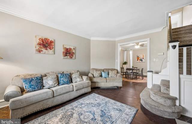 5428 WHITBY Avenue Gallery 2