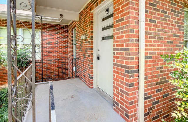 2 Bedroom / 1 Bath in Decatur’s Historic District – Available Now! Move In Special! Gallery 4
