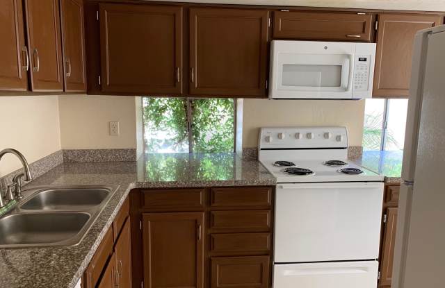 1604 S RIVER Drive Gallery 2