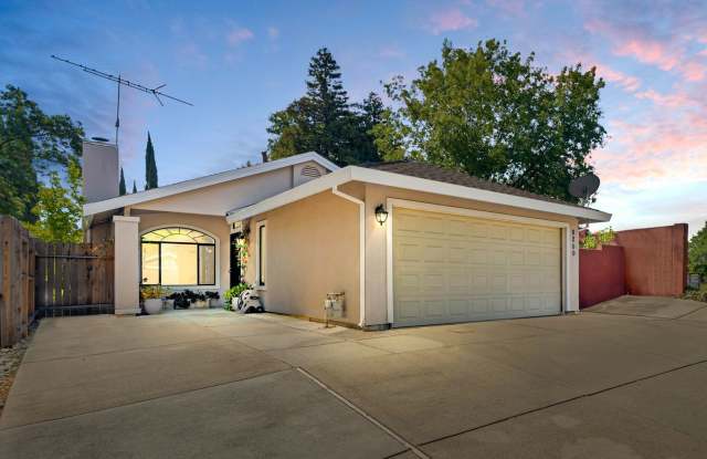 Charming 3BR House in Antelope photos photos