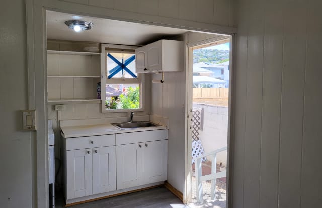 2933 Koali Rd - 2933 Koali Road, Honolulu, HI 96816