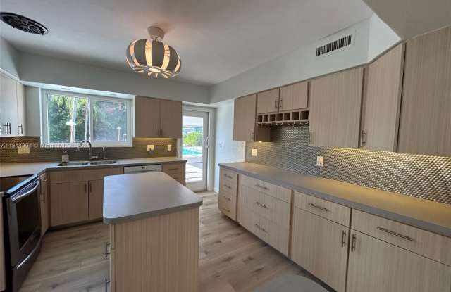 2707 Monroe St photos photos