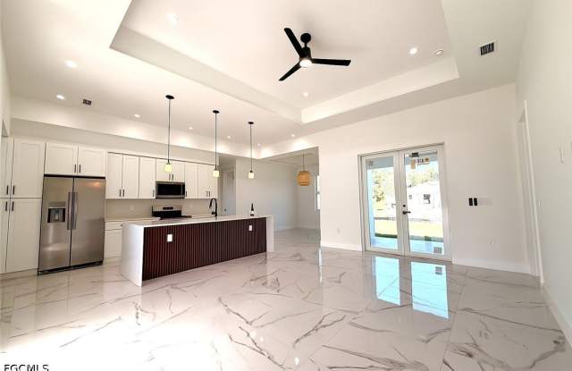 3207 67th Street W Gallery 2