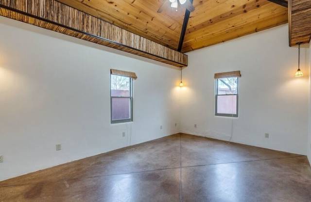 935 South Meyer Avenue Gallery 3