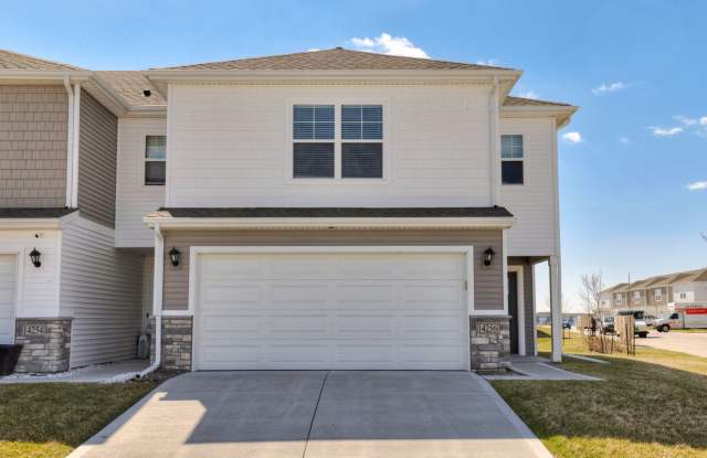 MODERN COMFORT!! 3 Bedroom, 3 Bathroom Townhome in Urbandale! - 14256 Bentwood Drive, Urbandale, IA 50111