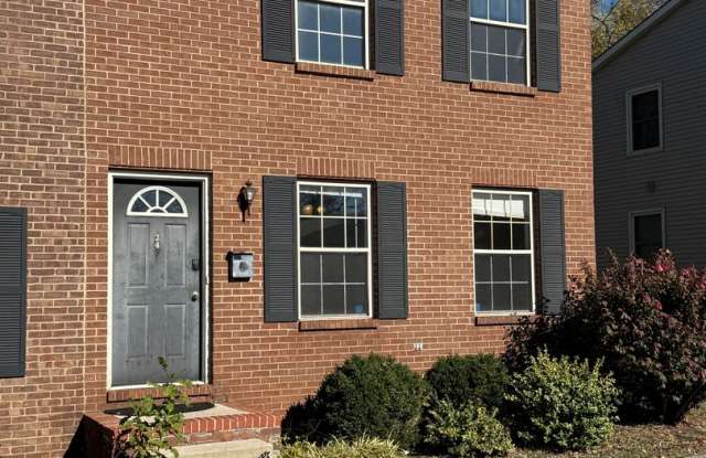 2 bedroom 1.5 bath townhouse - 247 East Green Street, Versailles, KY 40383