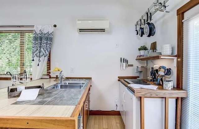 1121 TYLER AVE photos photos