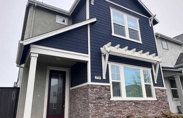 Beautiful/Spacious 3/2.5 (SOLAR) Natomas!  Please reference ad for viewings! photos photos