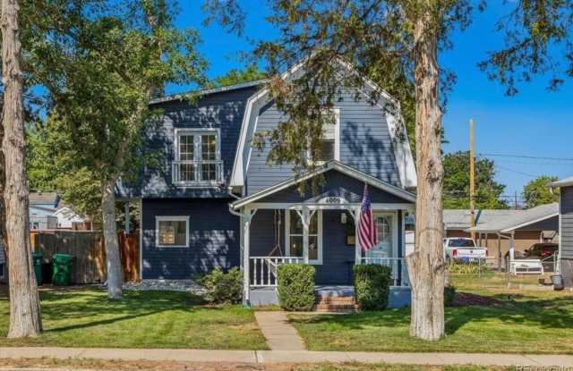 Charming 3 Bed 3 Bath House in Englewood Gallery 1
