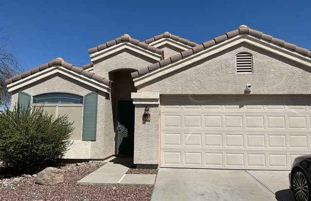Corner home with 3 bedroom 2 bath Gallery 1