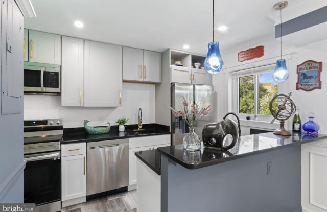 3320 S 28TH STREET - 3320 South 28th Street, Alexandria, VA 22302