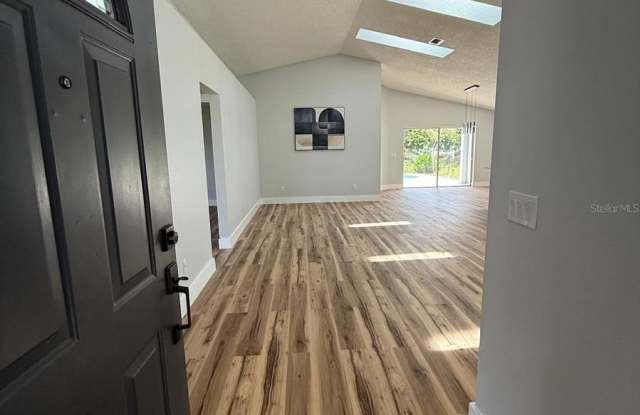 154 WOODBURY PINES Circle Gallery 4