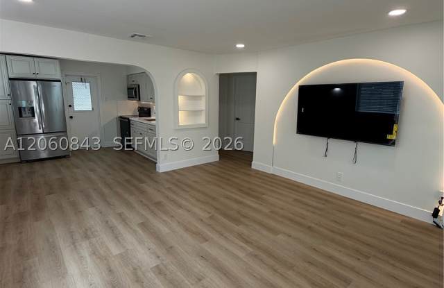 708 SW 7th Ave photos photos