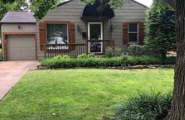1426 E University St photos photos