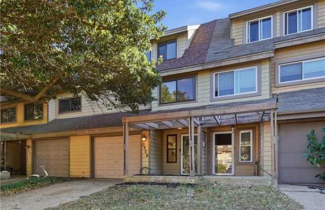 3906 Whooping Crane Circle Gallery 1