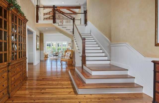 2750 Treasure Ln Gallery 3