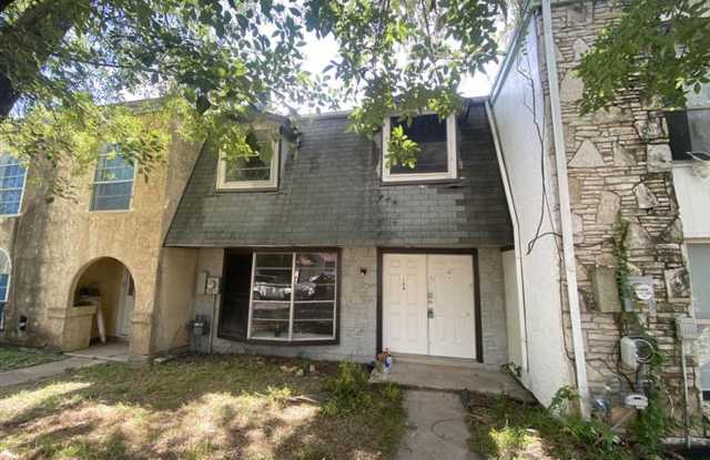 Very Large 2/2.5 Townhome with covered parking photos photos