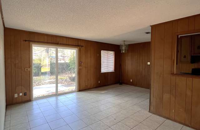 1048 Anderson Dr Gallery 3