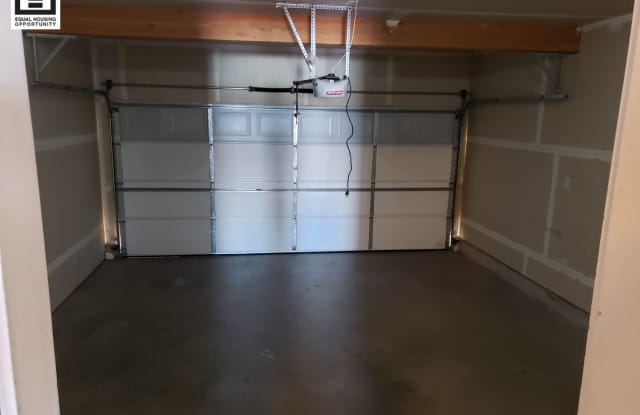 871-877 N River Rock Drive Gallery 3