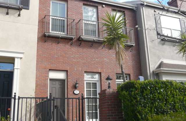 Charming and Bright 3 Bedroom, 3 Bath Contemporary Midtown Townhouse Gallery 1