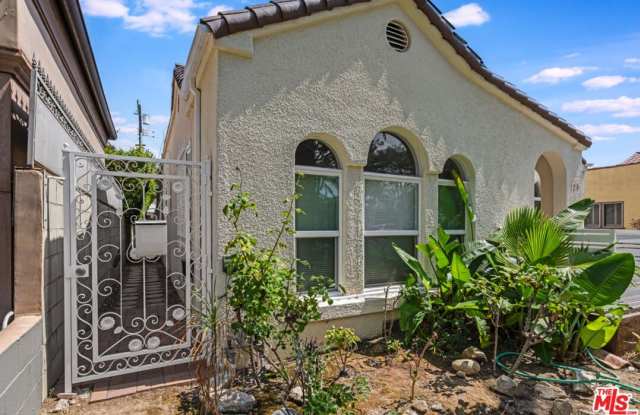 124 S Almont Dr Gallery 1