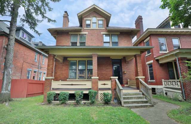 Great CENTRAL Location 5 Bedroom House - Virtual Showings Available photos photos