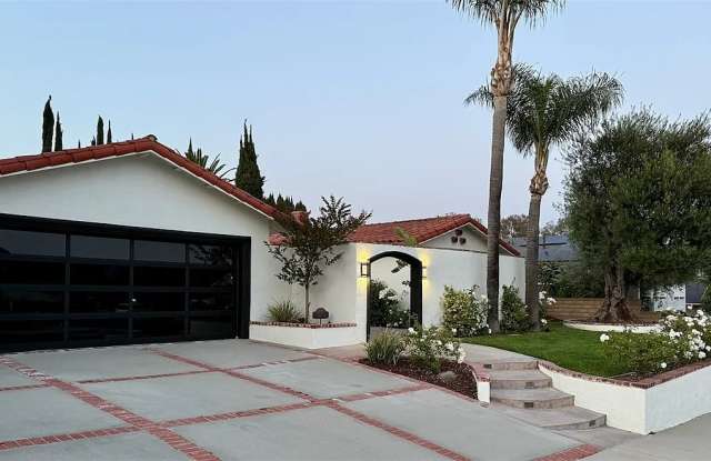 26351 Tarrasa Lane Gallery 3