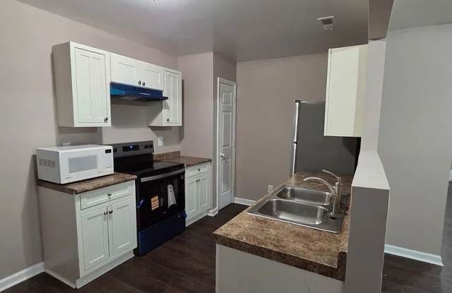 Room in 3 Bedroom Home in Raleigh Gallery 3