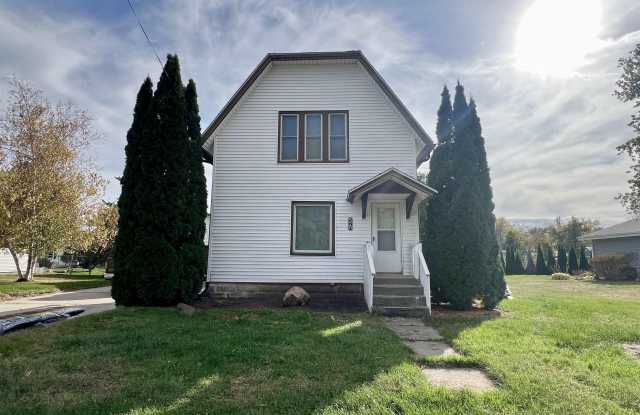 520 11Th Avenue - 520 11th Avenue, Grinnell, IA 50112