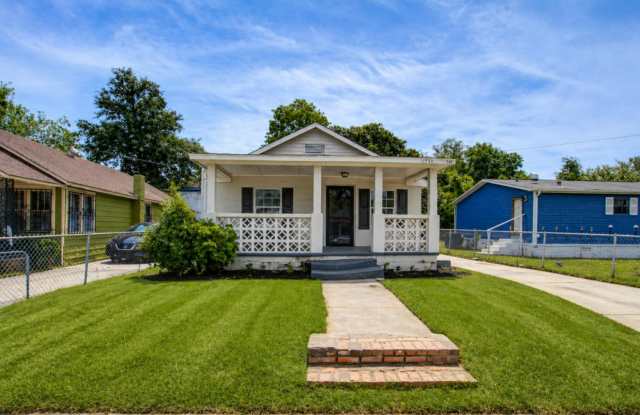 Modern Prime Location Near Park Circle photos photos