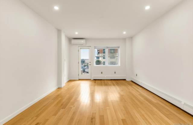 251 W Broadway Gallery 3
