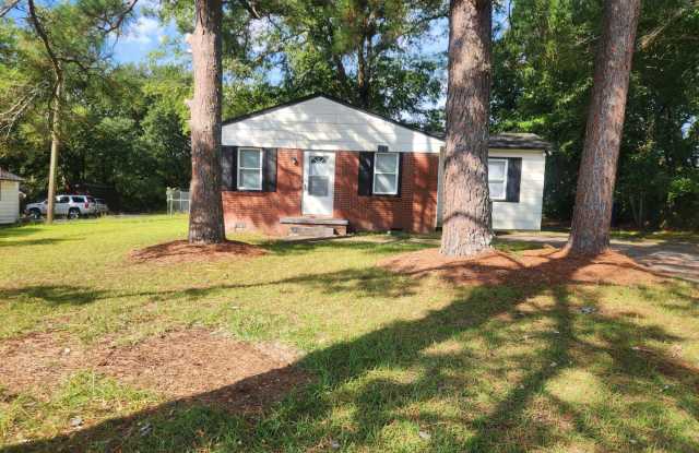 Cute and Cozy 3 Bedroom 1 Bath Available NOW! Gallery 1